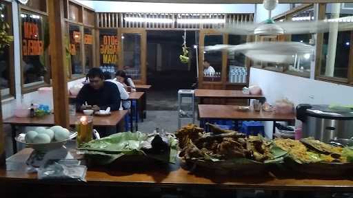 Warung Nasi Parasmanan Mang Yayat 7