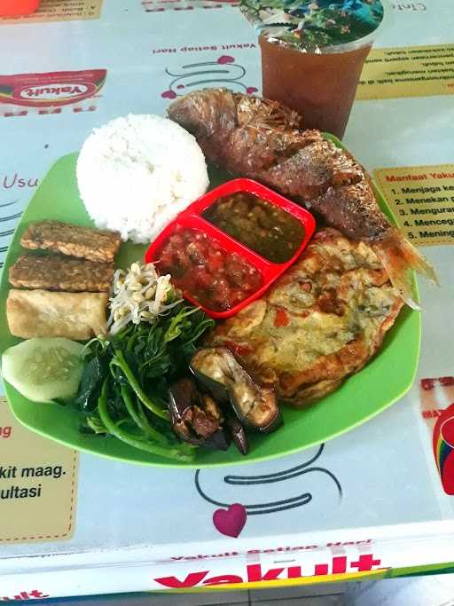 Warung Nasi Tempong Mbak Rida 8