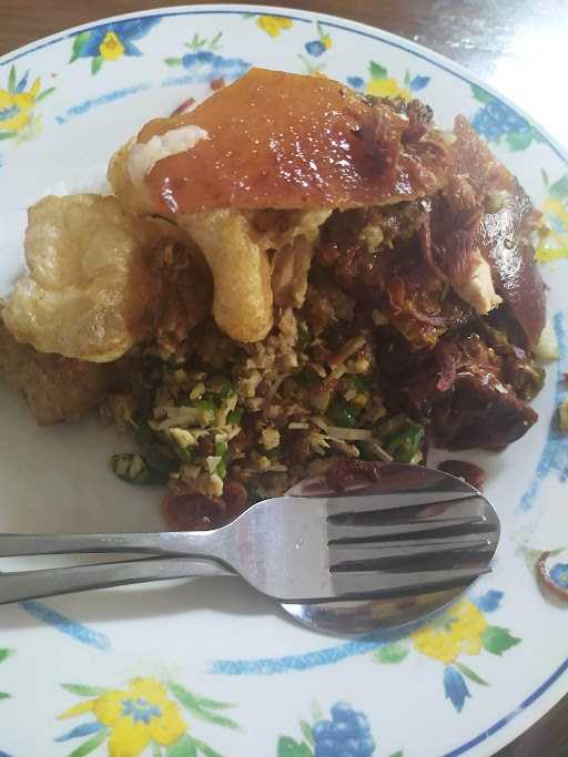 Warung Pande Babi Guling 10