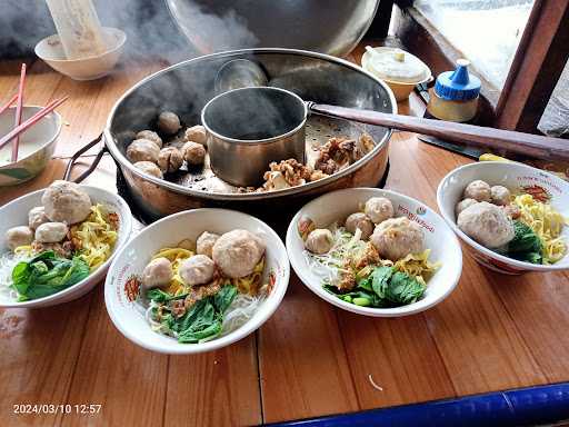 Bakso & Mie Ayam Pamor 7