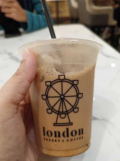 London Bakery Coffee And Gelato 5