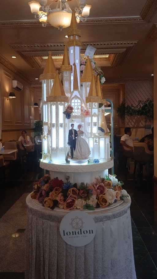 Wedding Cake By London Bakery 7