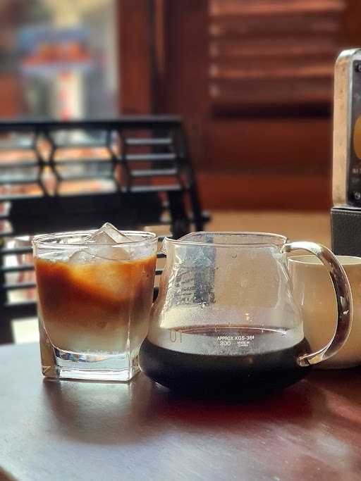 Silol Kopi & Eatery 8