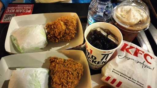 KFC - Universitas Gadjah Mada Yogyakarta 4