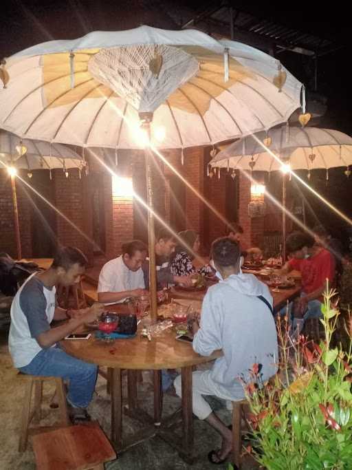 Kedai Otong Caffe And Rest 7