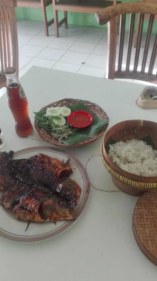 Ayam Bakar Wono Tani... 1