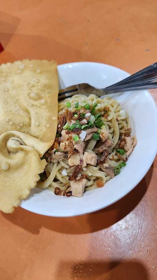 Gajah Mada Pangsit Mie Ayam 7