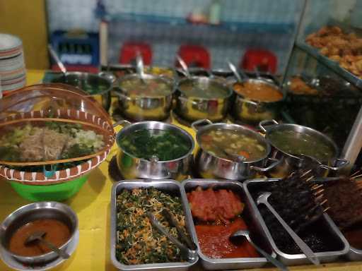 Warung Nasi Gudeg Bu Arif Prasmanan 9