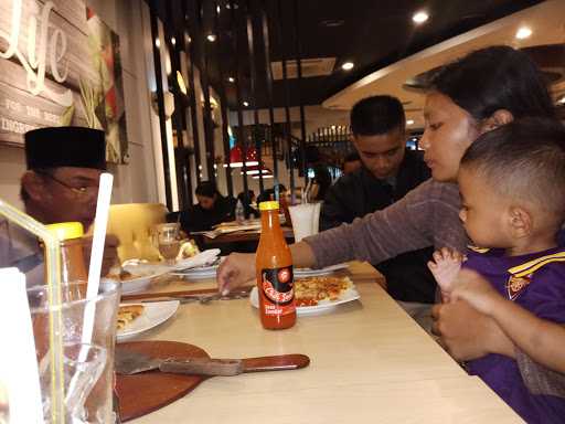 Pizza Hut Restoran 5