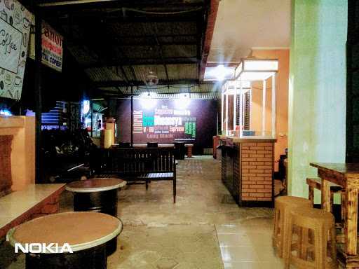 Dheansya Coffee Shop 8