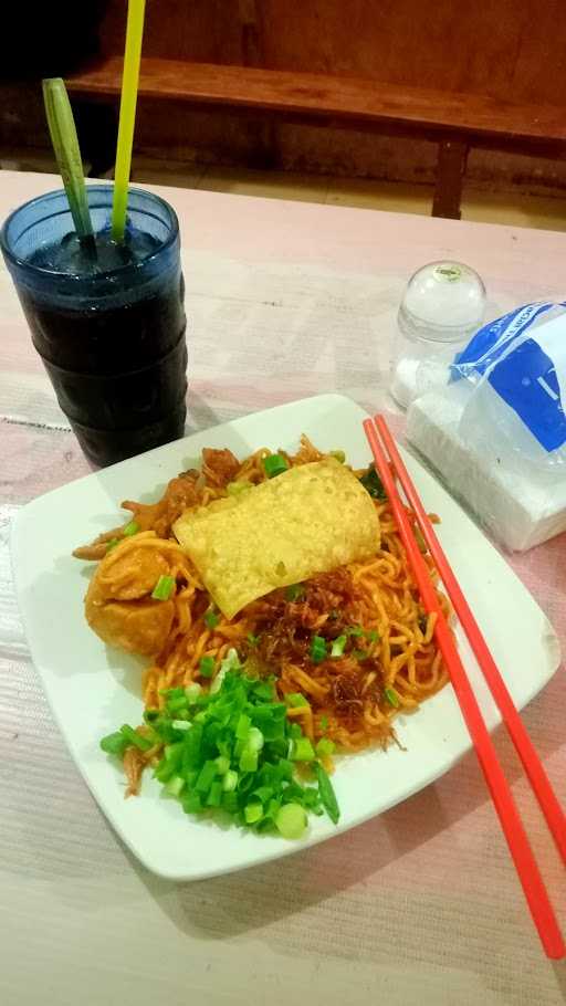 Bakso Sapi & Mie Ayam Merdeka 3