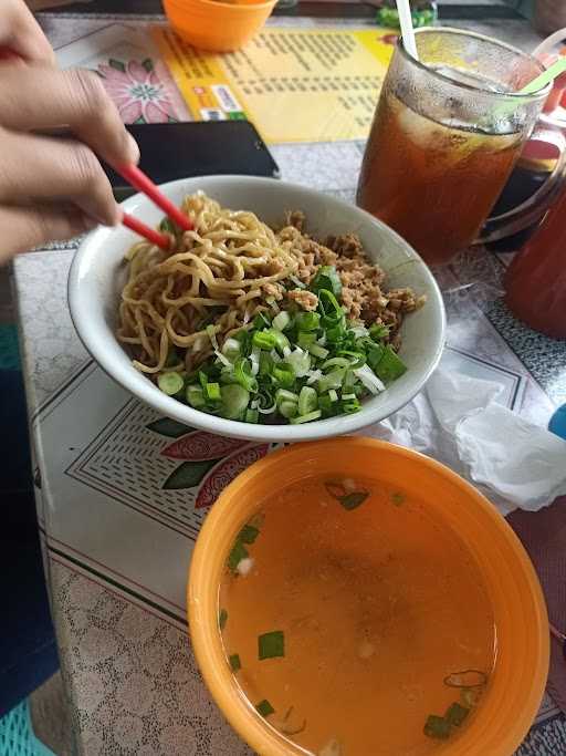 Mie Ayam Jakarta Bangkong, Sekaran 9