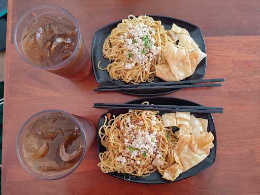 Mie Macho Mie Level & Dimsum 10