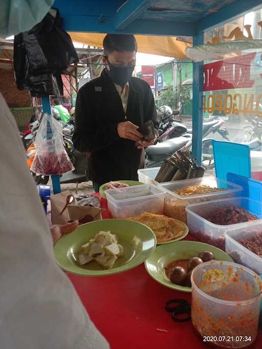 Nasi Uduk & Lontong Opor Bu Antie 3