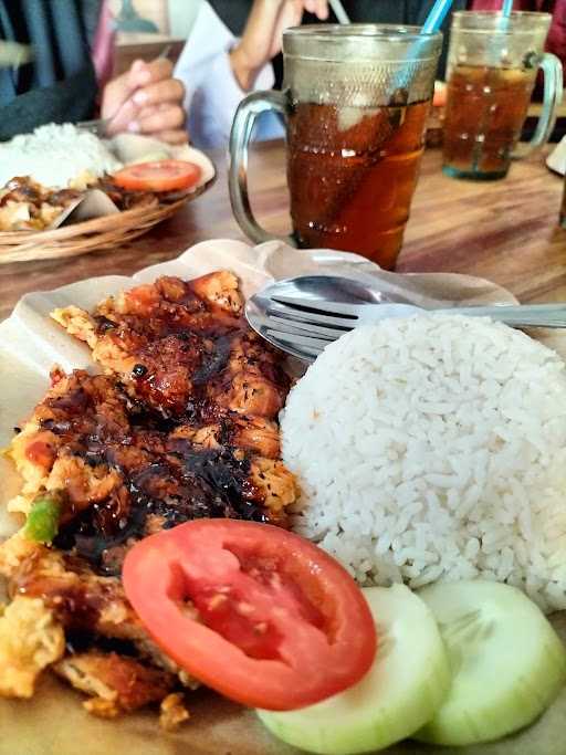 Warung Makan Legendaris Pak Matori 4