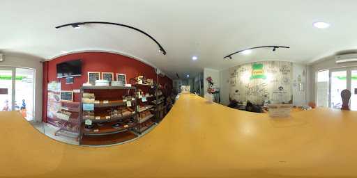 D'Ninis Bakery 9