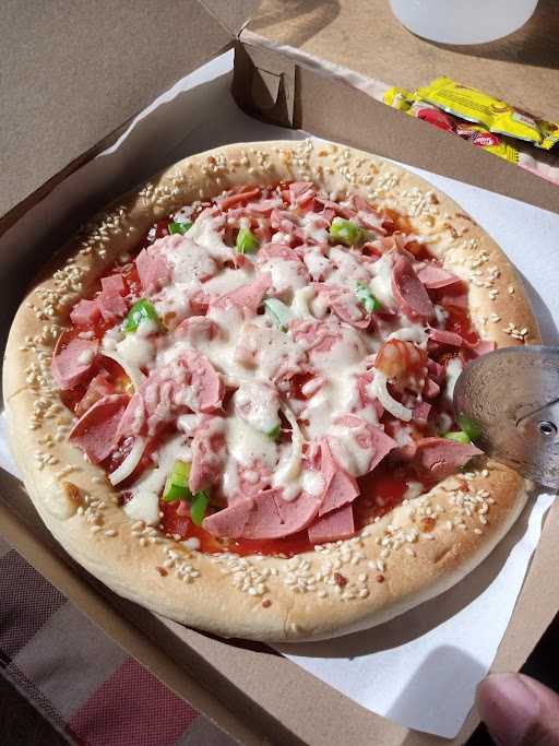 Waroenk Pizza Cikeas 1