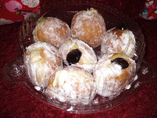 Kedai Pizza & Donut Bomboloni Sesela 5