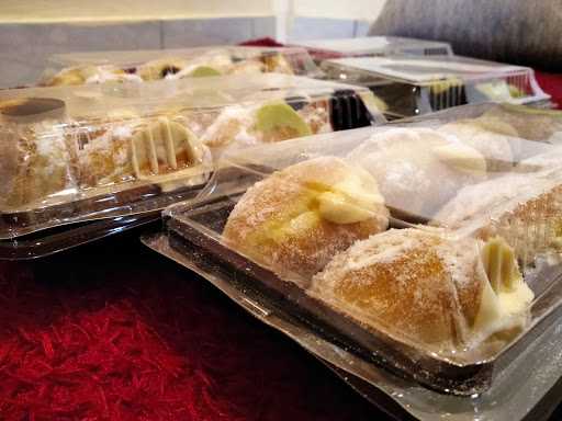 Kedai Pizza & Donut Bomboloni Sesela 4