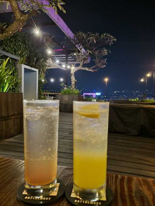 Moxy Sky Resto & Bar 7