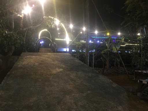 Warung Outdoor Doremi 10