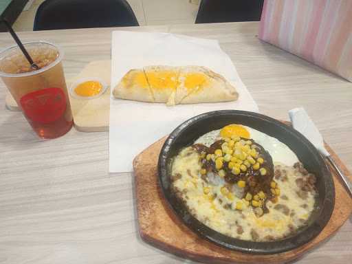 Master Cheese Pizza Palembang 9