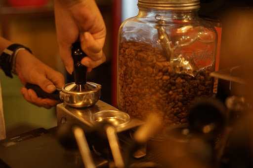 Agam Pisan Coffee Roasters 7