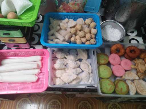 Pempek Isa Dan Toko Sembako Kecil 4