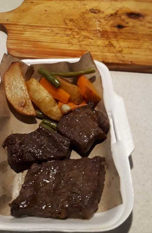 Warung Steak Kaki Lima & Martabak Malabar Ma' Dhie 1