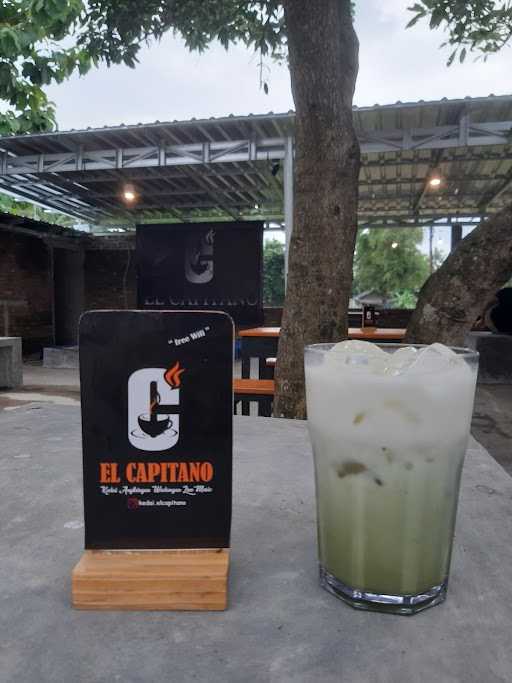 El Capitano Cafe 4