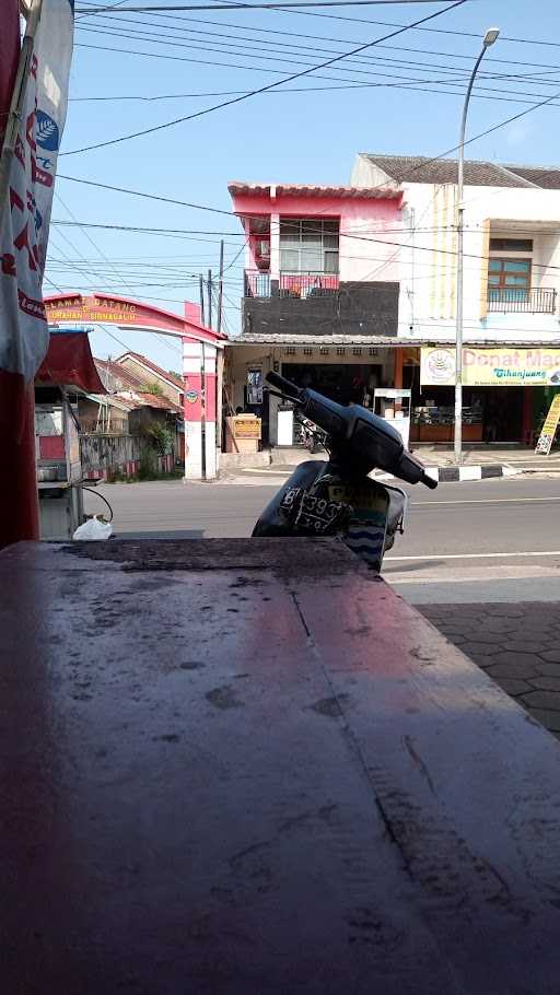 Donat Madu Cihanjuang Cabang Indihiang 4