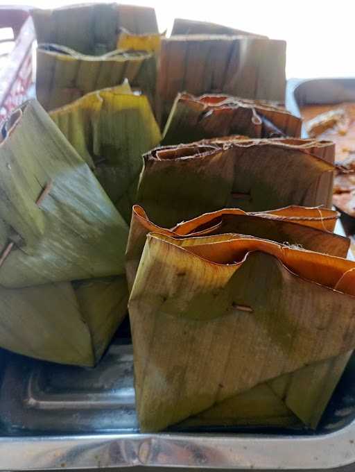 Warung Nasi Padamulya Ibu Titing 1