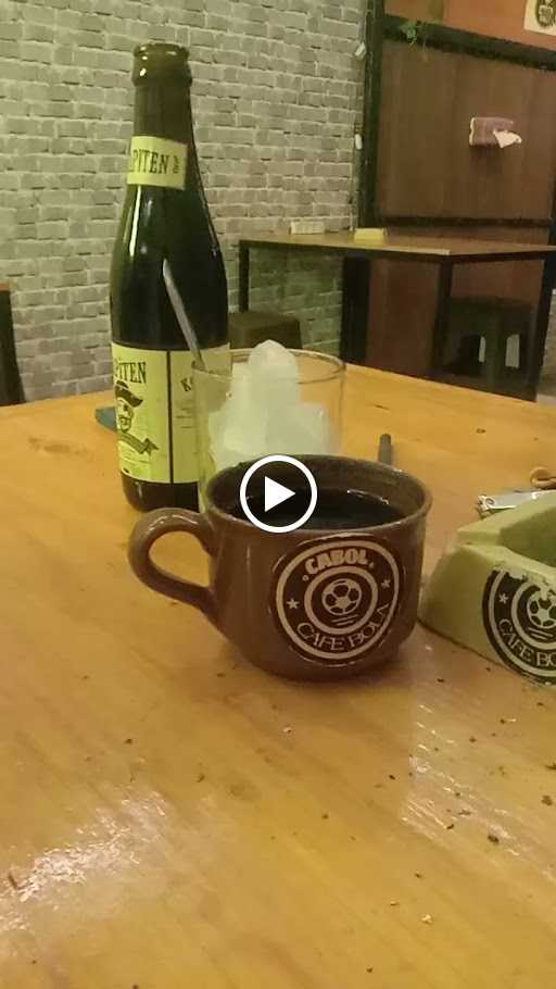 Cafe Bola 8