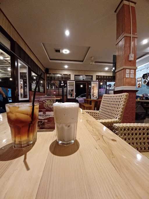 Anugrah Cafe & Resto 4