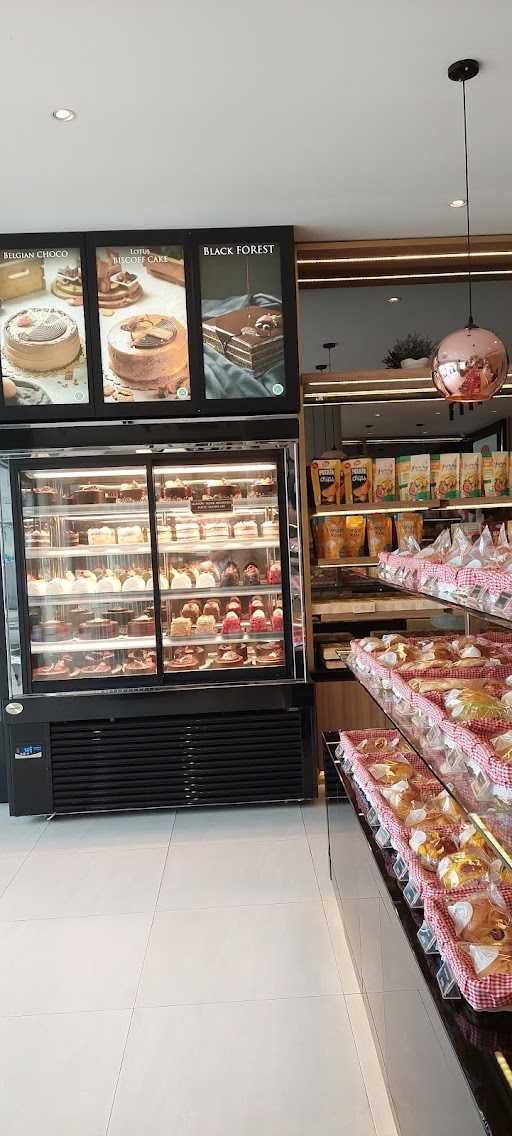 D'Cika Cakes & Bakery Komsen 7