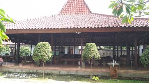 Rumah Makan Joglo Kembar 8