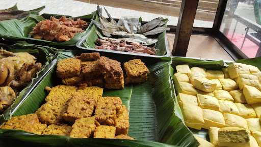 Warung Nasi Wargi Sunda, Untuk Makan Semua Kalangan 8