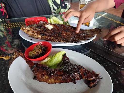 Rumah Makan Intan Jatibarang 3