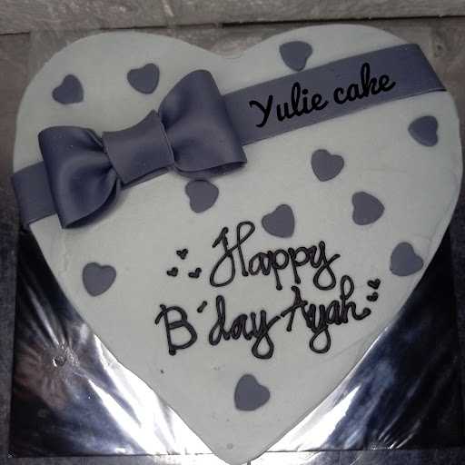 Yulie Cake 8