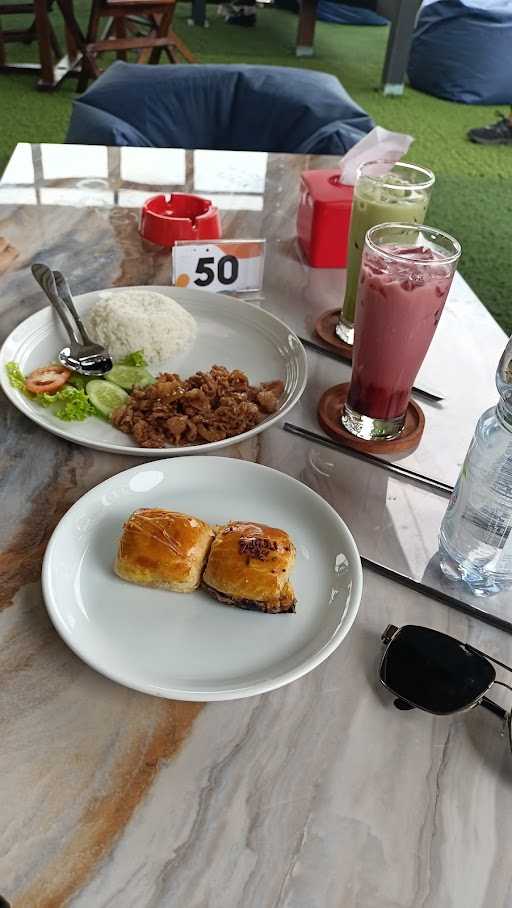 Castle Cafe Purwakarta 6