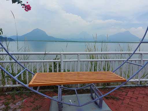 View Deck Cafe At Wisata Jatiluhur 3