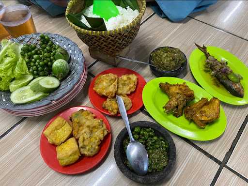 Rumah Makan Sajolna 5