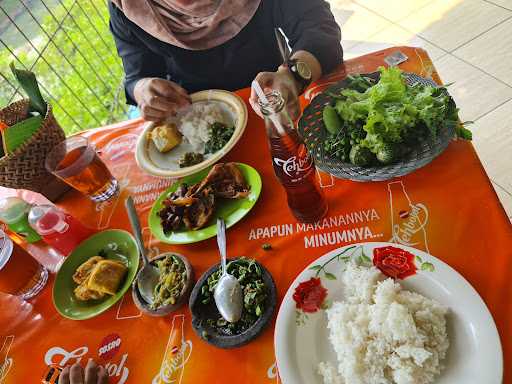 Rumah Makan Sajolna 4