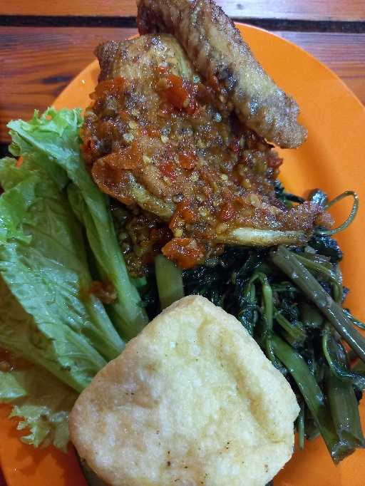 Ayam Goreng Nelongso 7