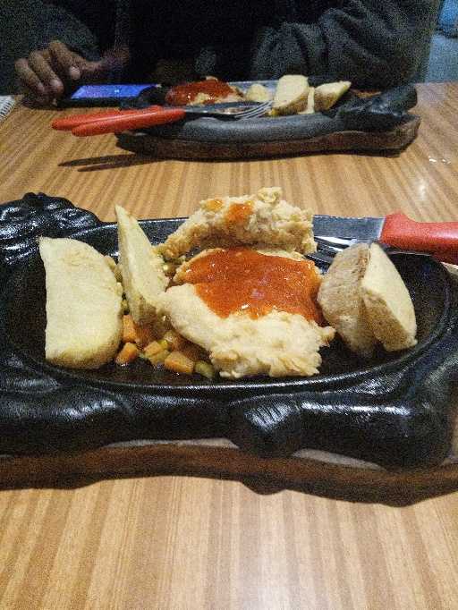 Steak Moen-Moen - Ruko Sayang 5