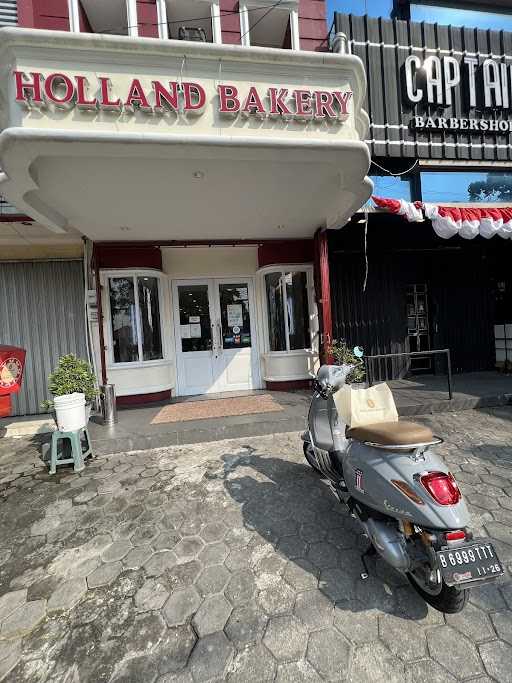 Holland Bakery Cipinang Jaya 5