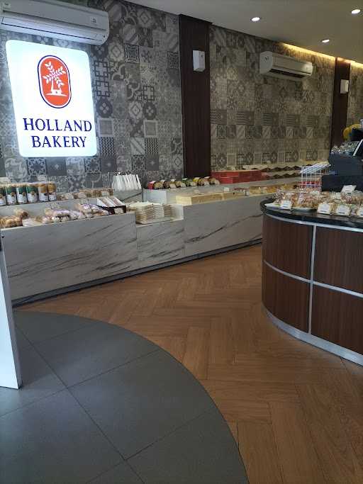 Holland Bakery Cipinang Jaya 8