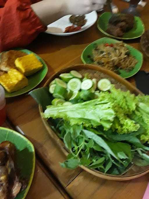 Ibu Bandung, Masakan Khas Sunda 10