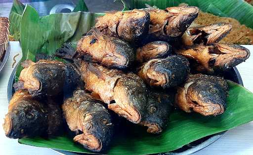 Ibu Bandung, Masakan Khas Sunda 8