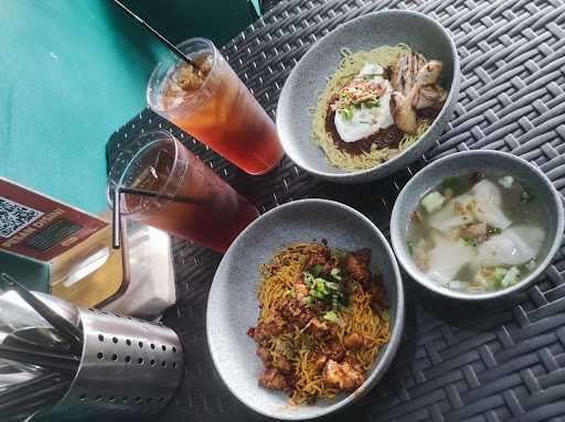 Kedai Mie Tjap Chili, Otista 7